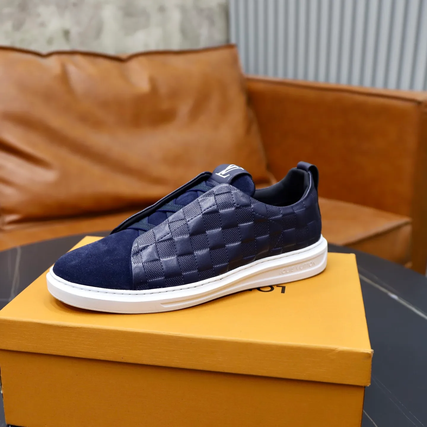Ex-factory price: 442💰🙅‍♂️🙅‍♂️🙅‍♂️ Brand: LV Louis Vuitton Standard code: 38-44 (45 customized) Grade: Same as the official website Material: Original cowhide material stitching Comfortable and breathable sheepskin lining Lightweight and wear-resistant sports outsole Style category: Men's fashionable casual shoes Running sneakers Distinguished luxury brand elements Top luxury color: actual picture color